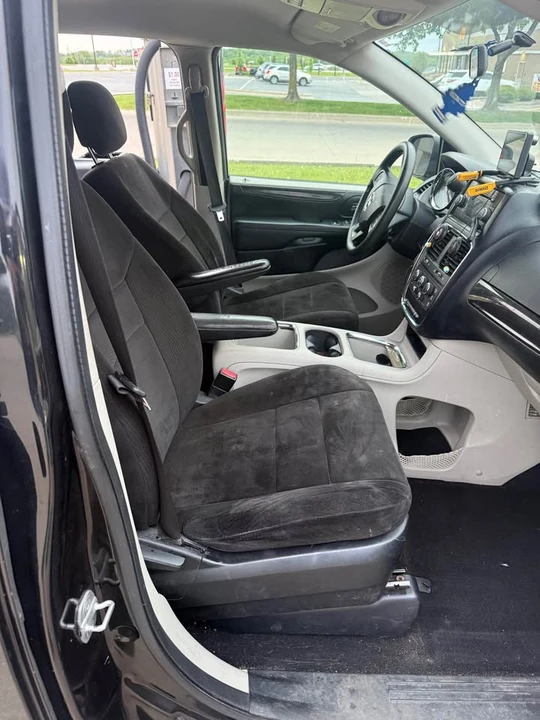 2012 Dodge Caravan - Image 17 of 18