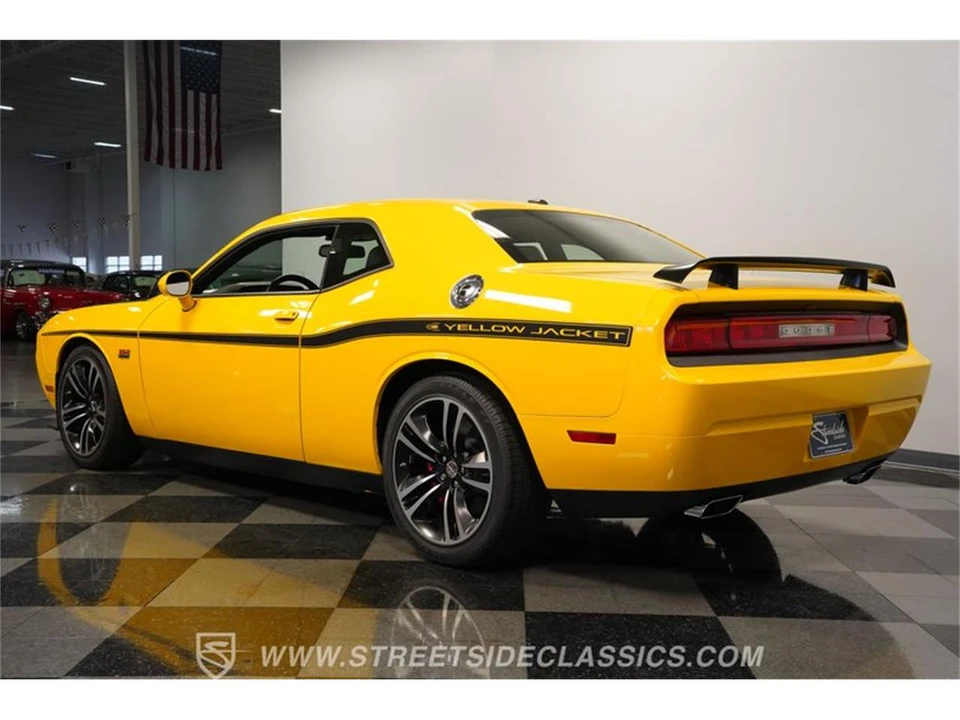 2012 Dodge Challenger 3rd Gen - Image 7 of 31