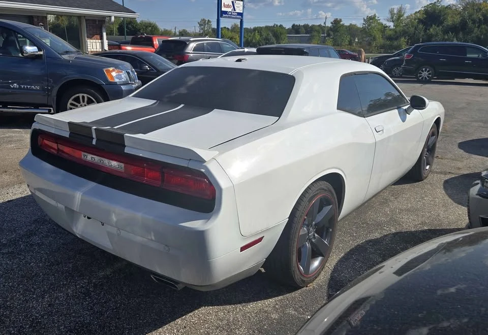 2012 Dodge Challenger 3rd Gen - Image 6 of 10