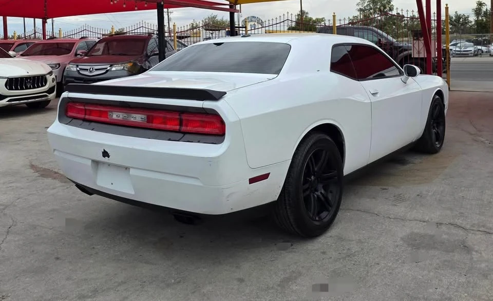 2012 Dodge Challenger 3rd Gen - Image 4 of 8