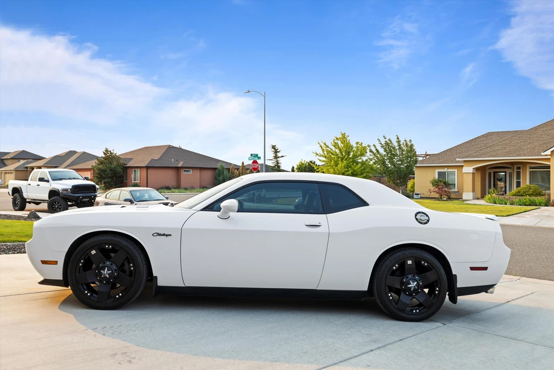 2012 Dodge Challenger 3rd Gen - Image 6 of 31