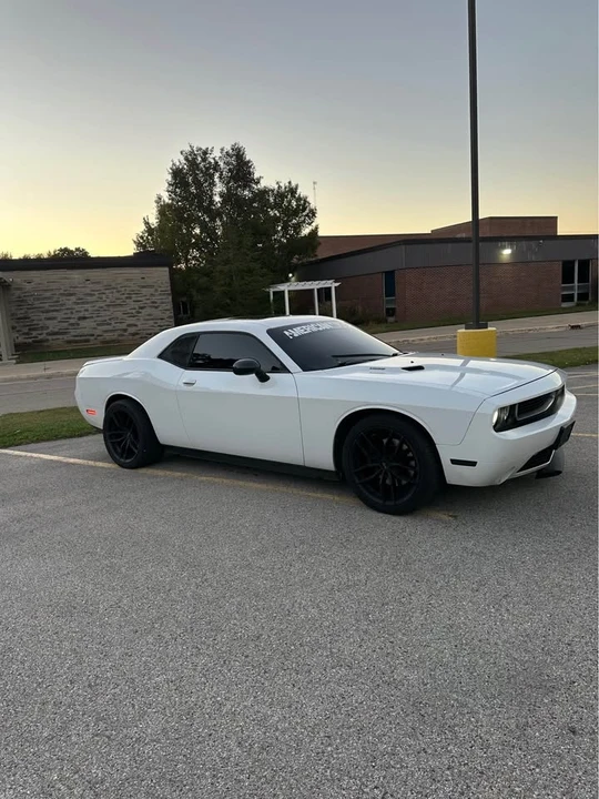 2012 Dodge Challenger 3rd Gen - Image 4 of 12