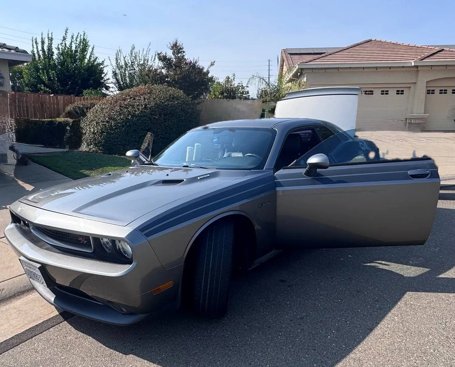 2012 Dodge Challenger 3rd Gen - Image 4 of 15