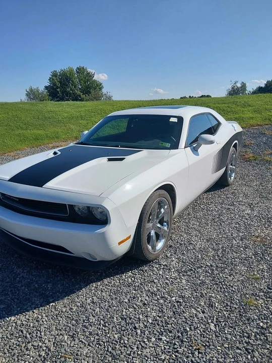 2012 Dodge Challenger 3rd Gen - Image 2 of 5