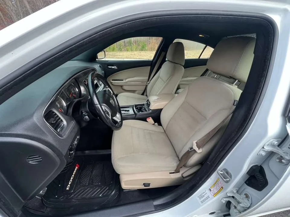 2012 Dodge Charger 7th Gen - Image 11 of 19