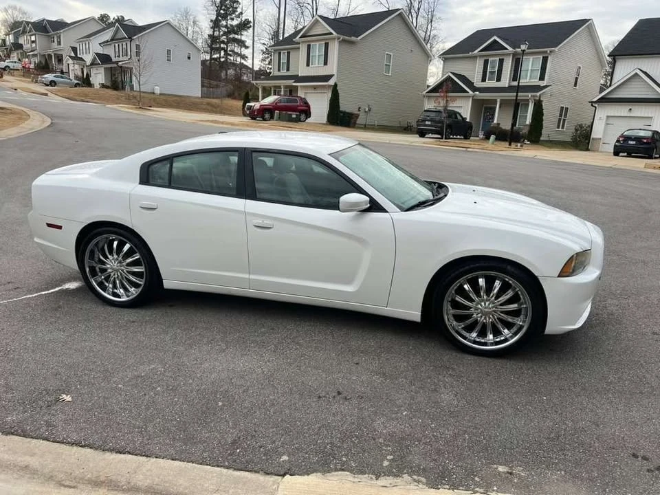 2012 Dodge Charger 7th Gen - Image 3 of 19