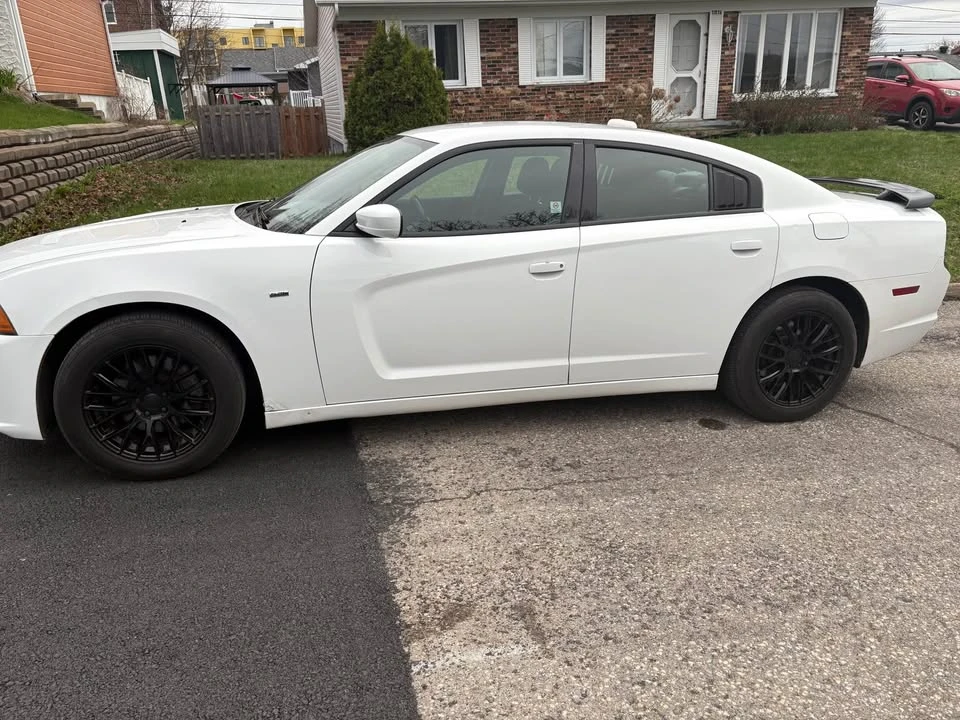 2012 Dodge Charger 7th Gen - Image 5 of 15