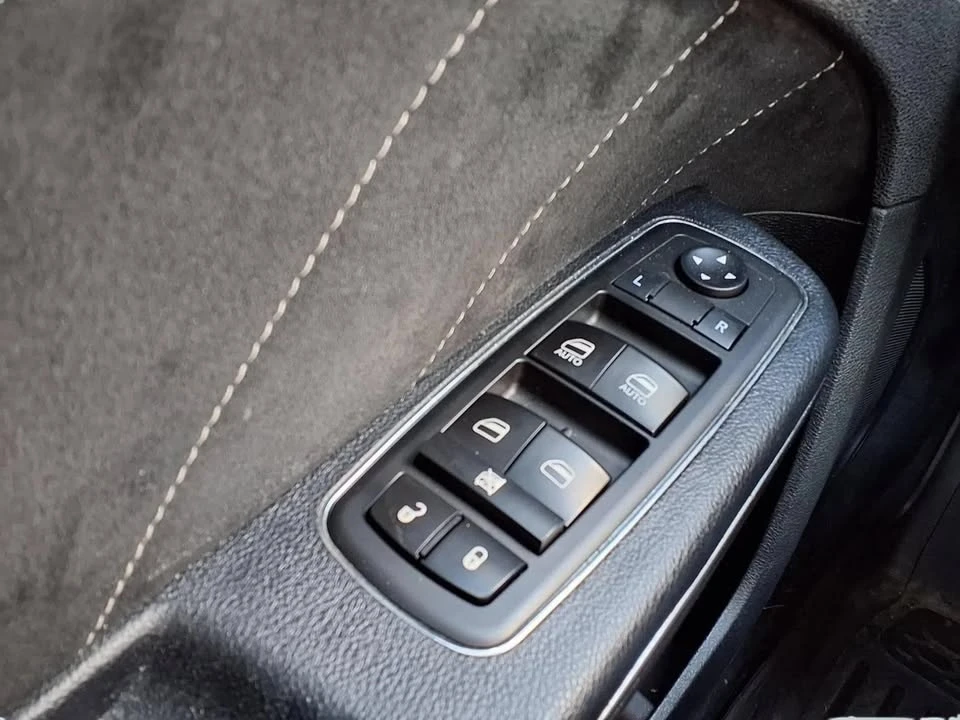 2012 Dodge Charger 7th Gen - Image 13 of 20