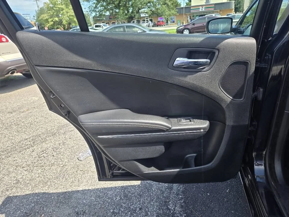 2012 Dodge Charger 7th Gen - Image 17 of 19