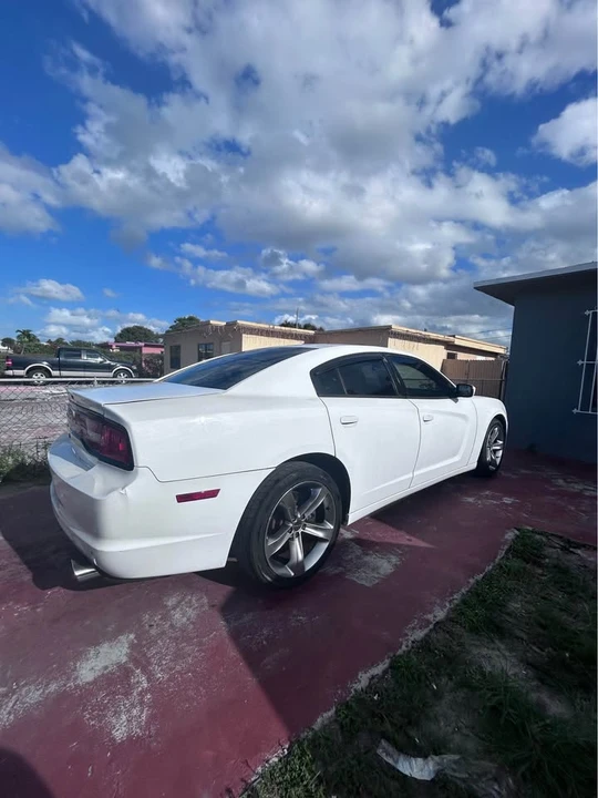 2012 Dodge Charger 7th Gen - Image 4 of 10