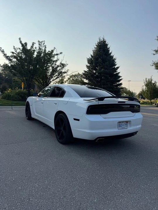 2012 Dodge Charger 7th Gen - Image 9 of 12