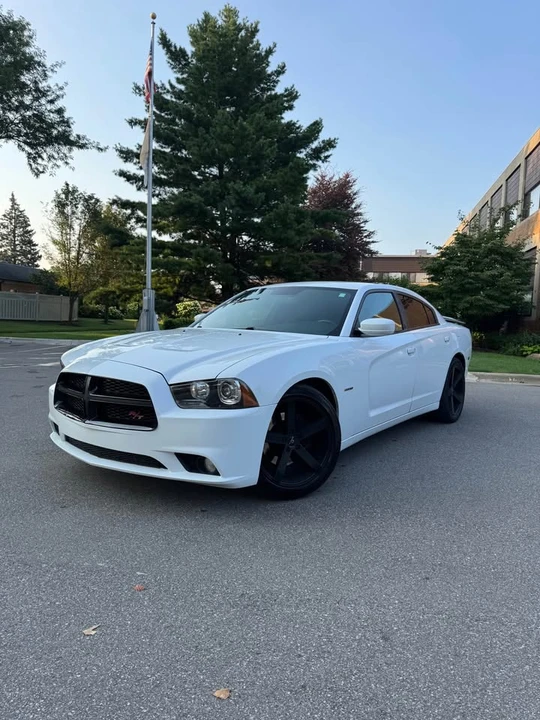 2012 Dodge Charger 7th Gen - Image 4 of 12