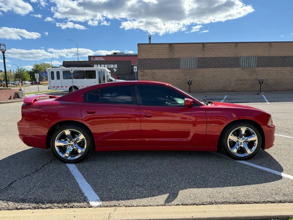2012 Dodge Charger 7th Gen - Image 10 of 31