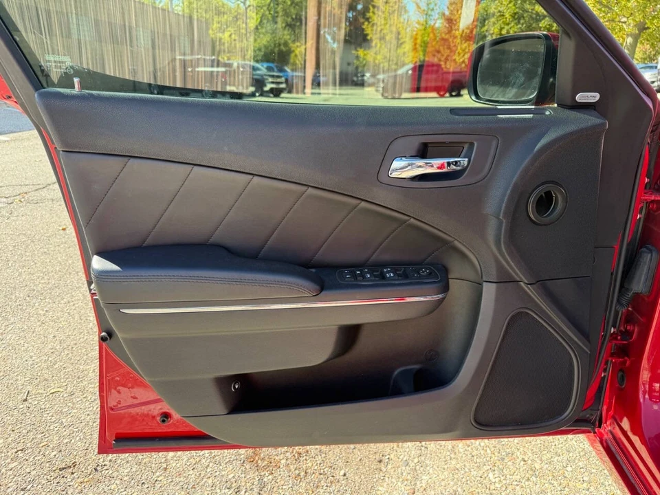 2012 Dodge Charger 7th Gen - Image 20 of 31