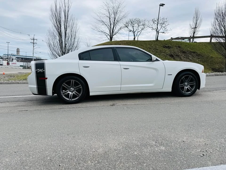 2012 Dodge Charger 7th Gen - Image 9 of 14