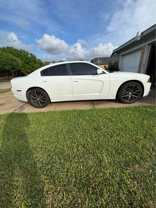 2012 Dodge Charger 7th Gen - Image 2 of 13