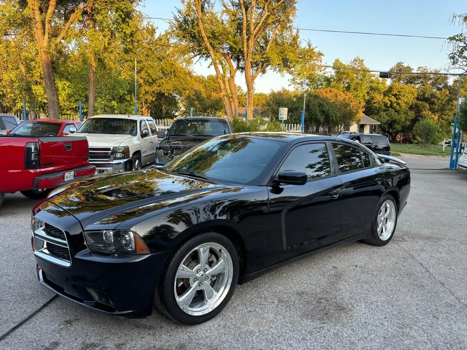 2012 Dodge Charger 7th Gen - Image 2 of 12