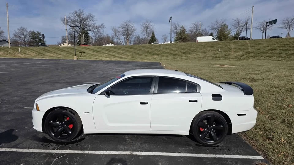 2012 Dodge Charger 7th Gen - Image 9 of 16