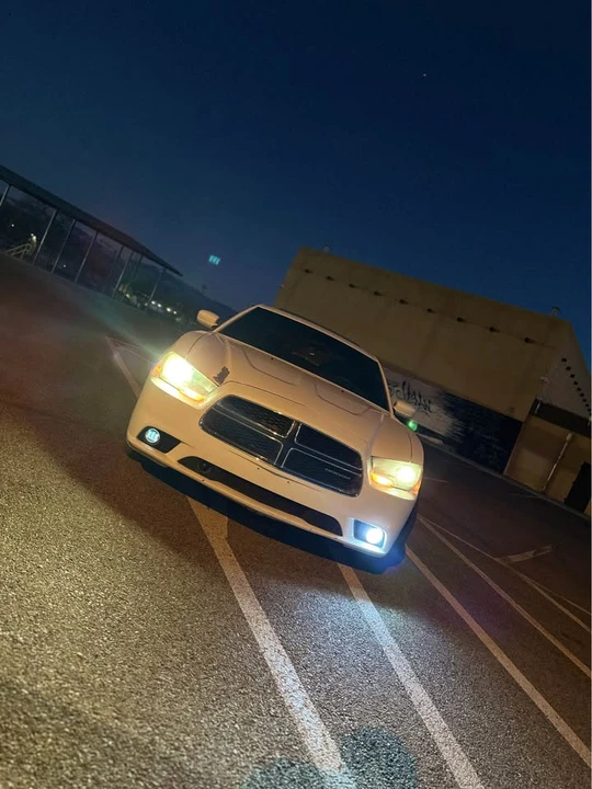 2012 Dodge Charger 7th Gen - Image 2 of 8