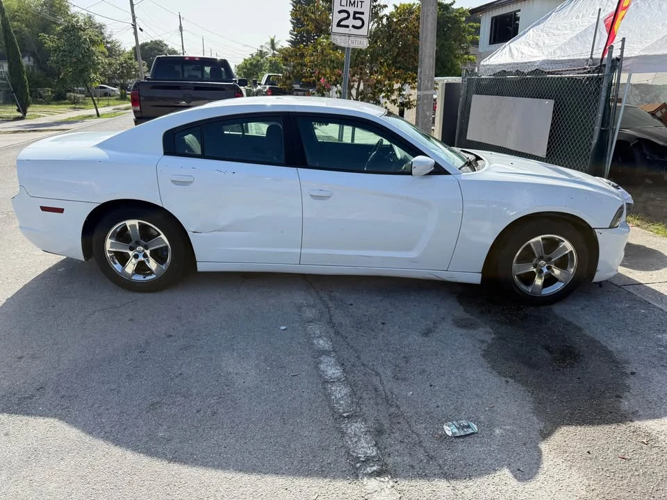2012 Dodge Charger 7th Gen - Image 6 of 12