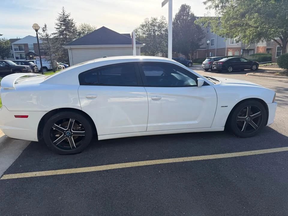 2012 Dodge Charger 7th Gen - Image 4 of 11