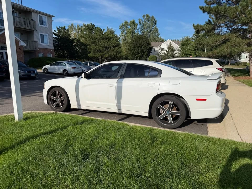 2012 Dodge Charger 7th Gen - Image 5 of 11