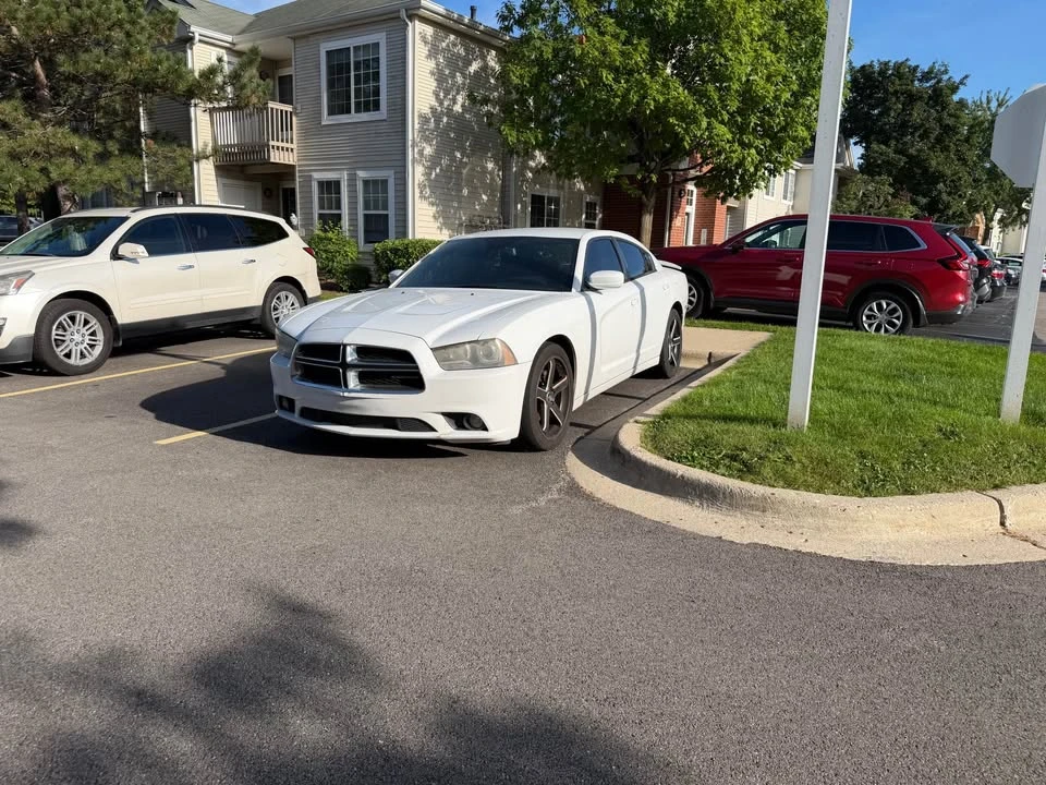 2012 Dodge Charger 7th Gen - Image 2 of 11