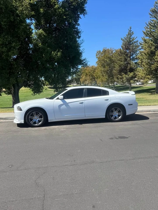 2012 Dodge Charger 7th Gen - Image 2 of 13