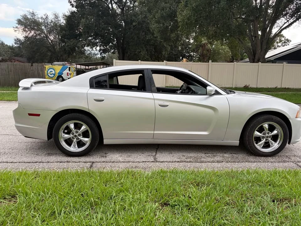 2012 Dodge Charger 7th Gen - Image 2 of 5