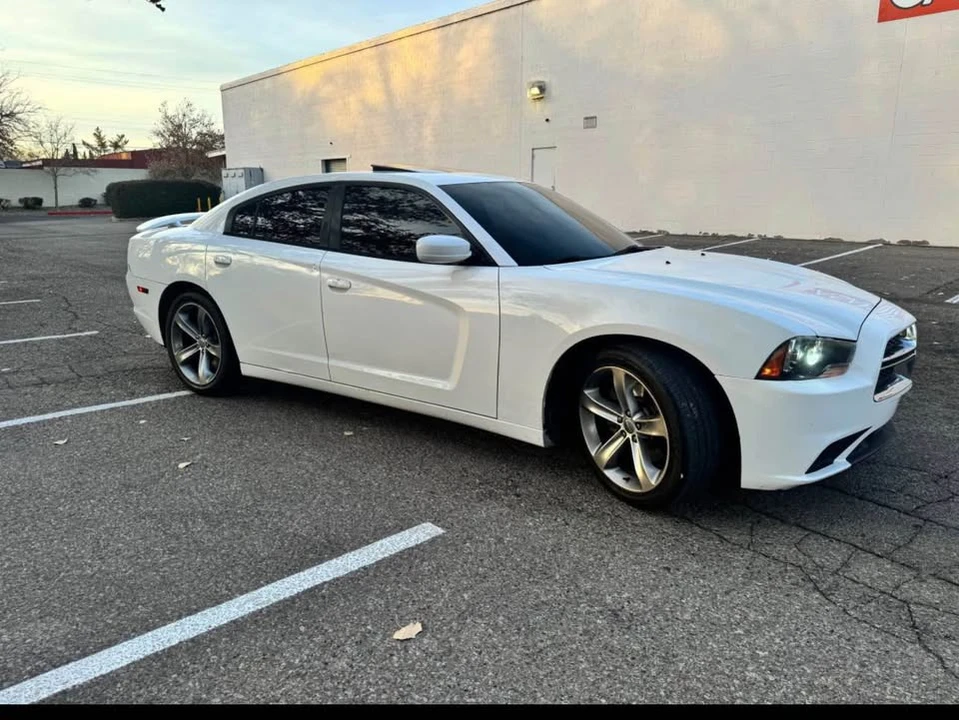 2012 Dodge Charger 7th Gen - Image 3 of 4