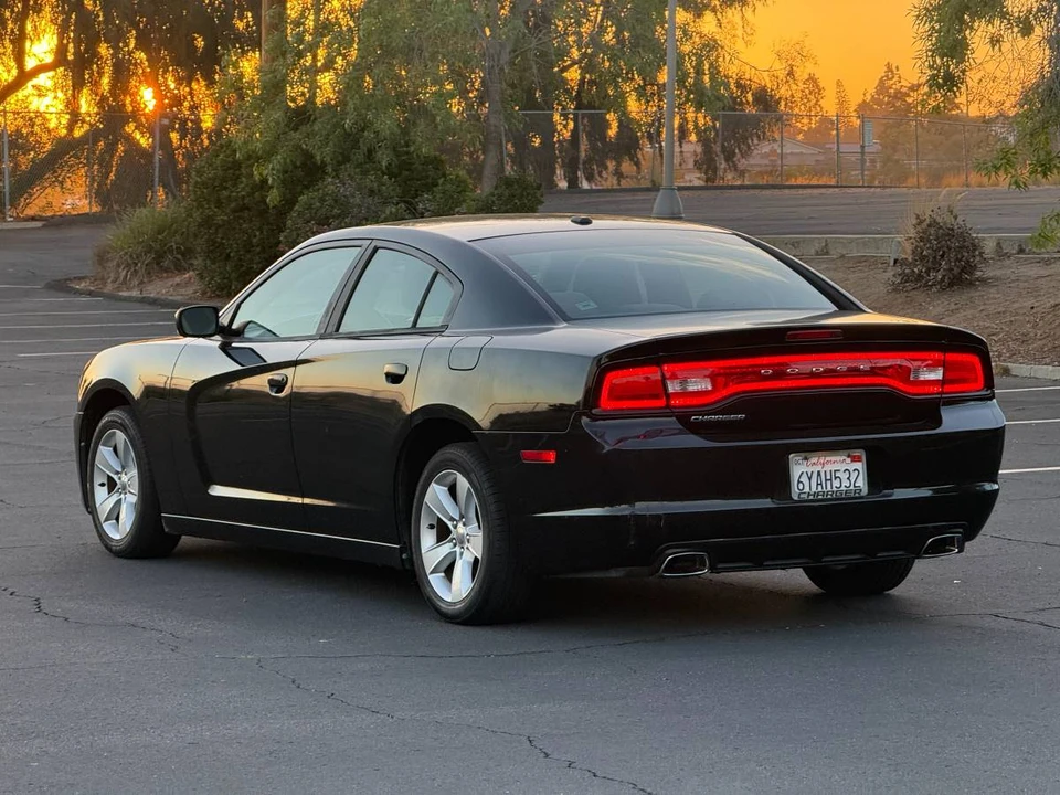 2012 Dodge Charger 7th Gen - Image 5 of 14