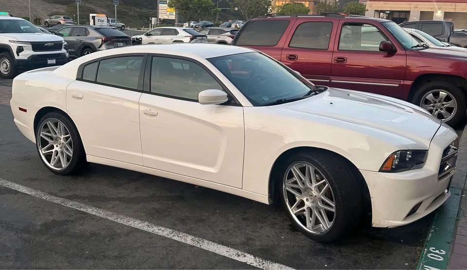 2012 Dodge Charger 7th Gen - Image 4 of 10