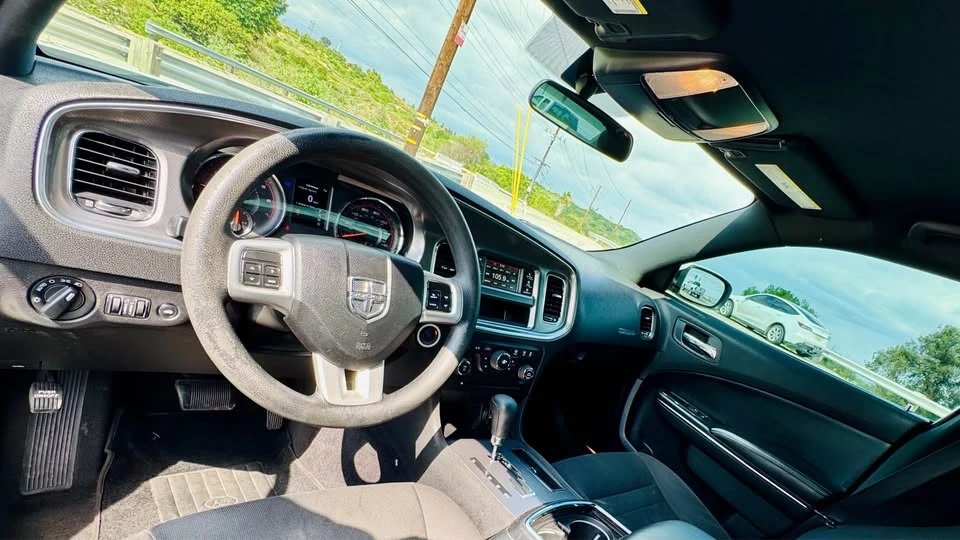 2012 Dodge Charger 7th Gen - Image 9 of 14