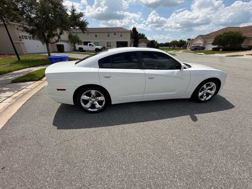 2012 Dodge Charger 7th Gen - Image 4 of 13