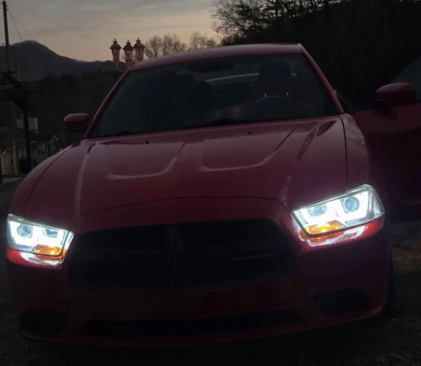 2012 Dodge Charger 7th Gen - Image 2 of 5
