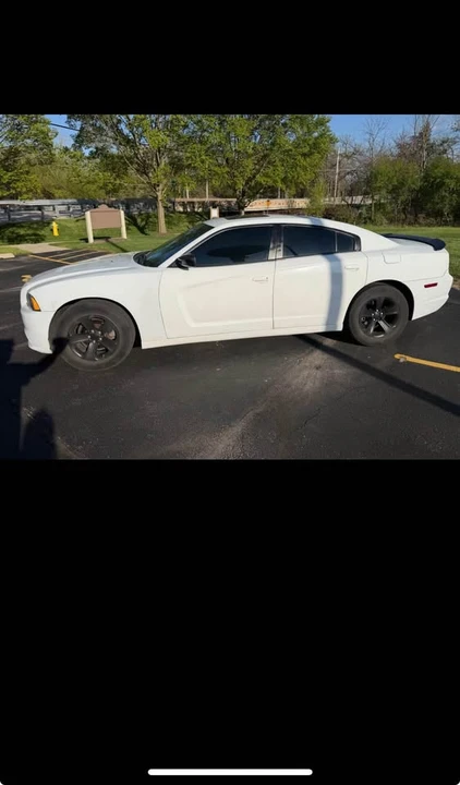2012 Dodge Charger 7th Gen - Image 2 of 11