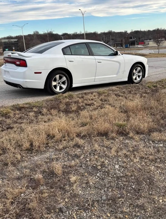 2012 Dodge Charger 7th Gen - Image 2 of 10