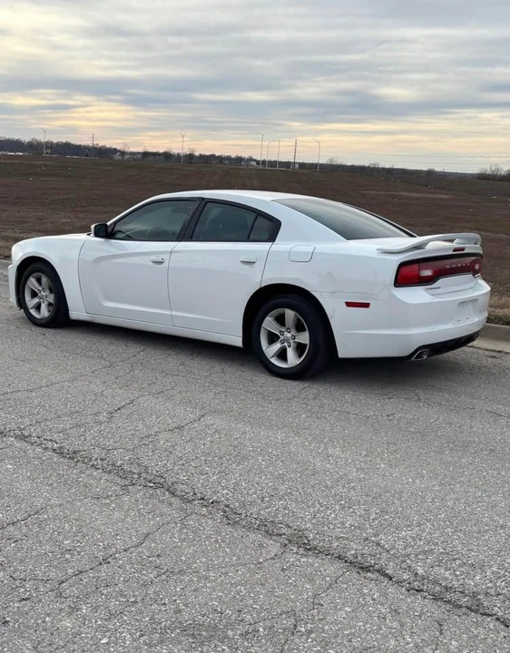 2012 Dodge Charger 7th Gen - Image 5 of 10