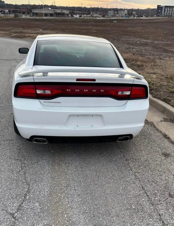2012 Dodge Charger 7th Gen - Image 4 of 10