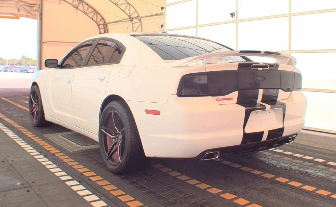 2012 Dodge Charger 6th Gen - Image 5 of 9
