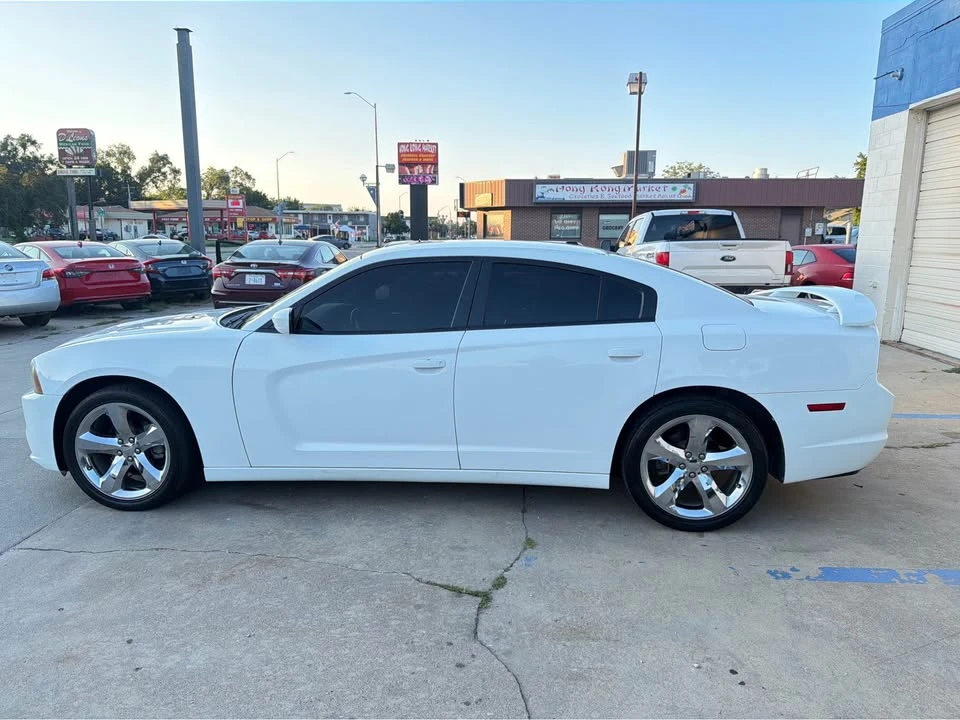 2012 Dodge Charger 7th Gen - Image 9 of 20