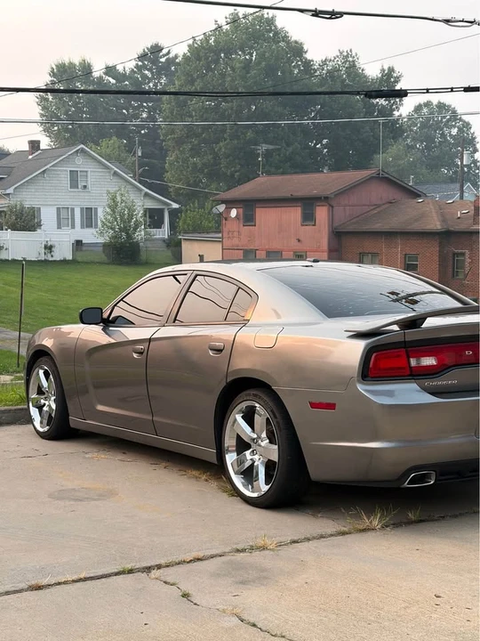 2012 Dodge Charger 7th Gen - Image 4 of 11