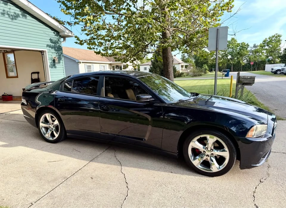 2012 Dodge Charger 7th Gen - Image 2 of 6