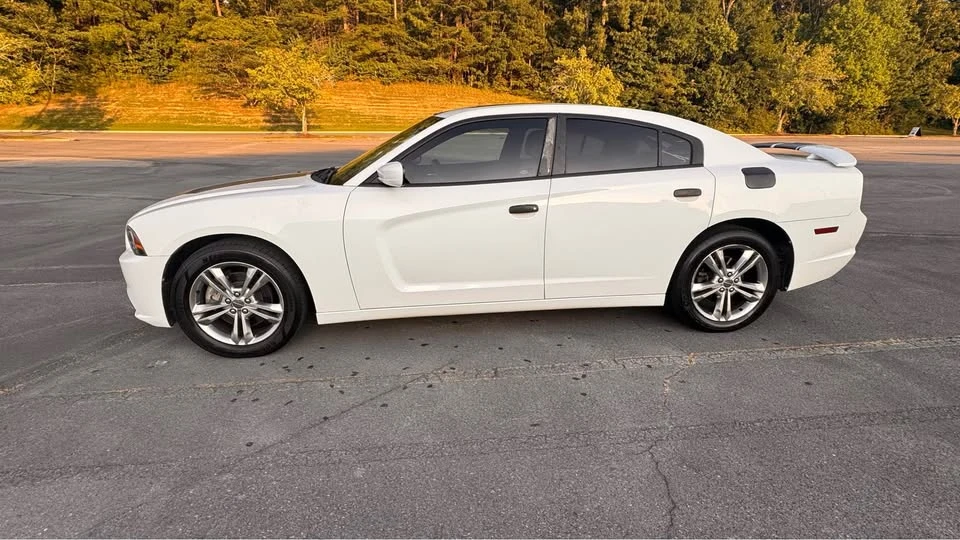 2012 Dodge Charger 7th Gen - Image 9 of 16