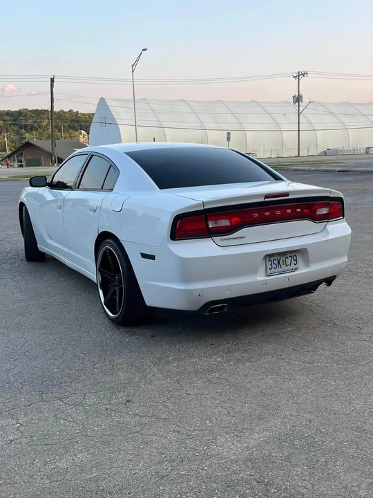 2012 Dodge Charger 7th Gen - Image 3 of 8