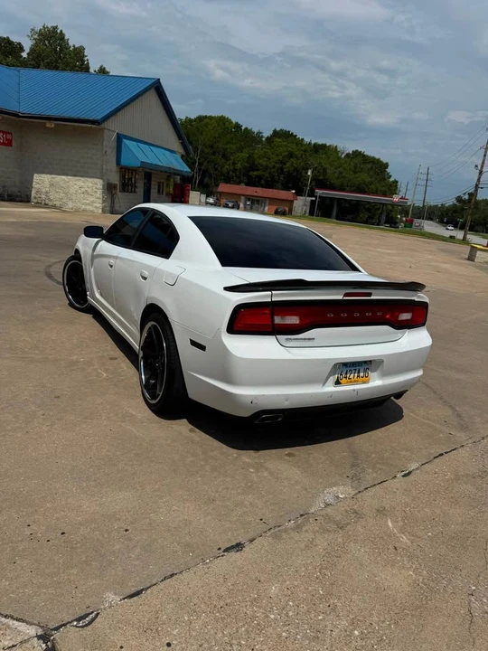 2012 Dodge Charger 7th Gen - Image 5 of 8