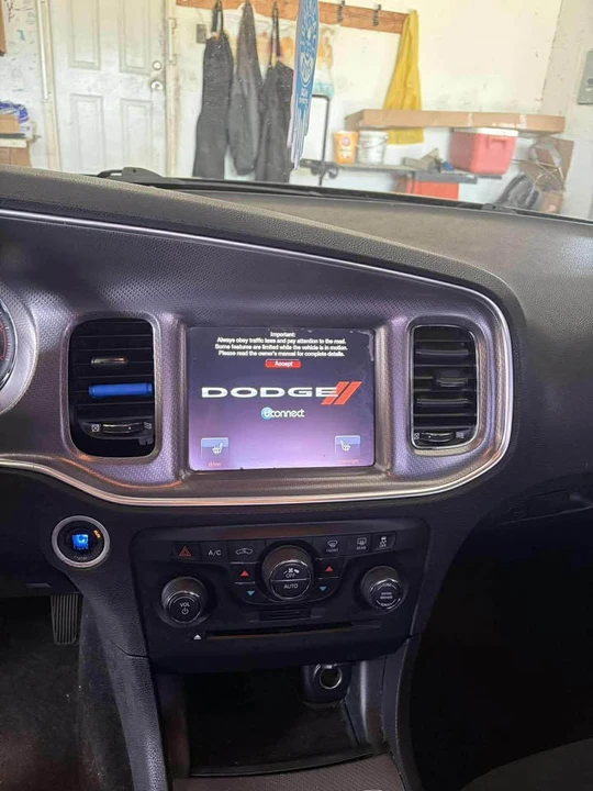 2012 Dodge Charger 7th Gen - Image 6 of 8