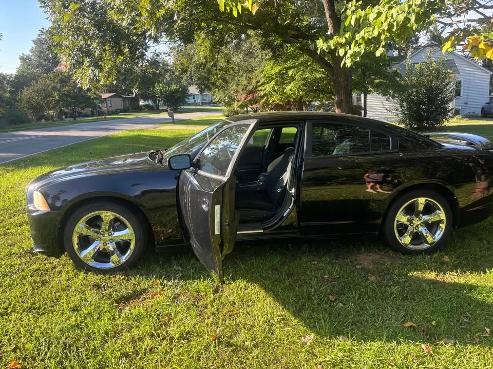 2012 Dodge Charger 7th Gen - Image 4 of 8