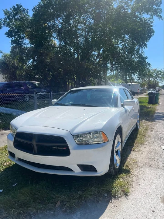 2012 Dodge Charger 7th Gen - Image 2 of 9