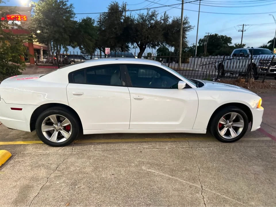 2012 Dodge Charger 7th Gen - Image 5 of 11
